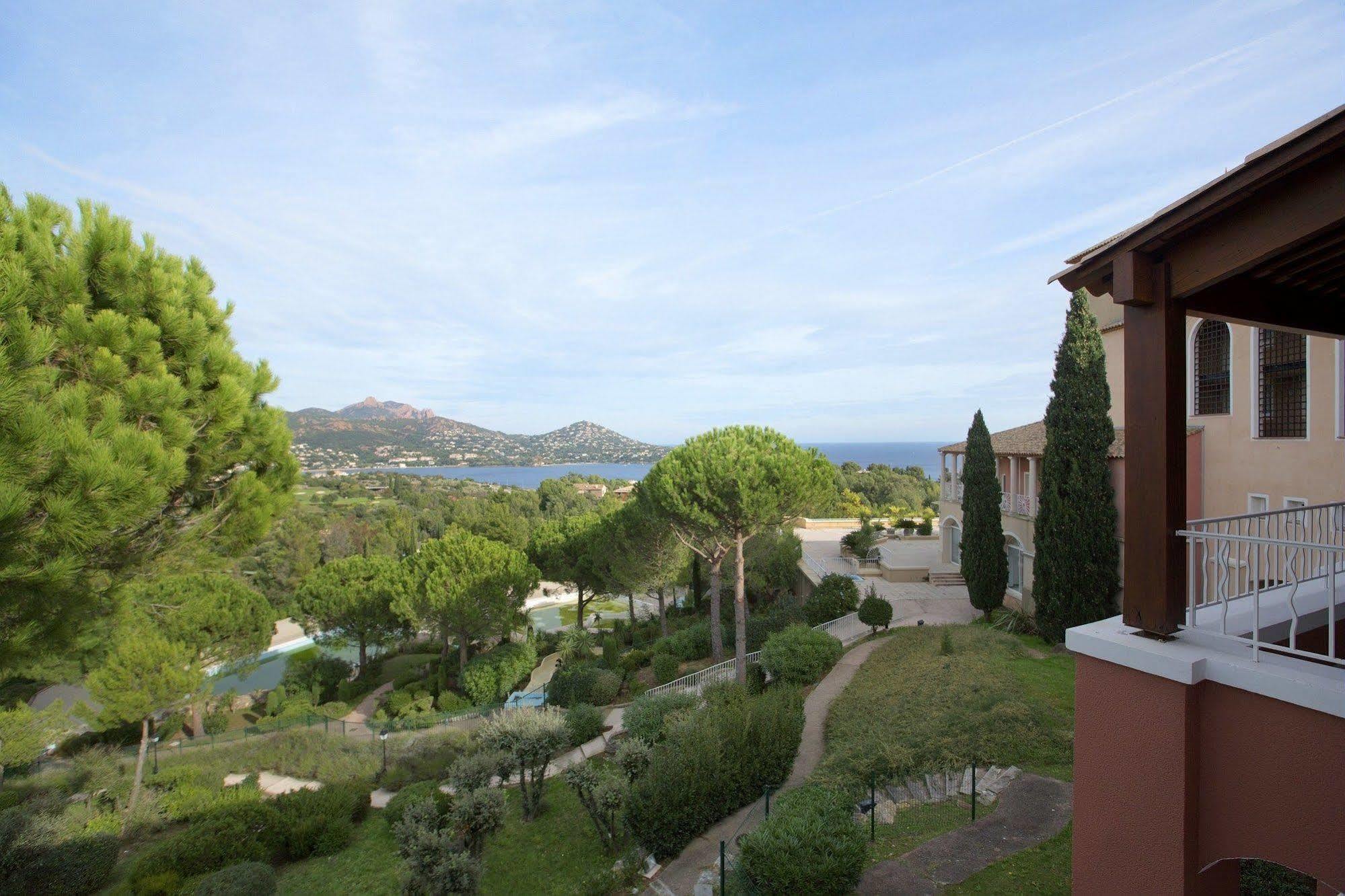 Hotel De L'Esterel Pierre & Vacances Saint-Raphael  Bagian luar foto